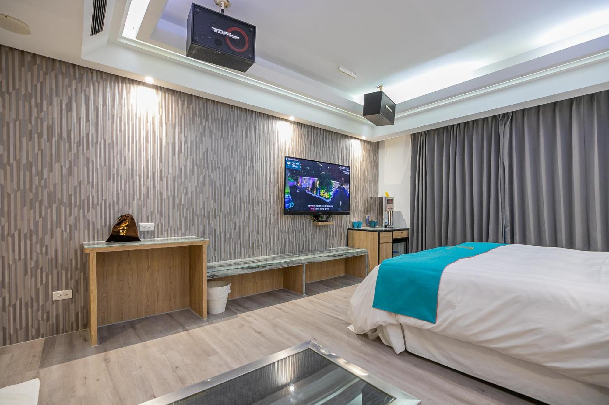 King Motel王者 桃園市旅館177號 Экстерьер фото