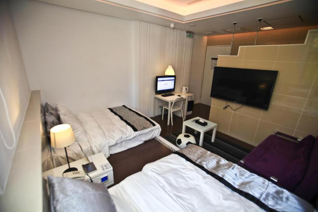 King Motel王者 桃園市旅館177號 Экстерьер фото