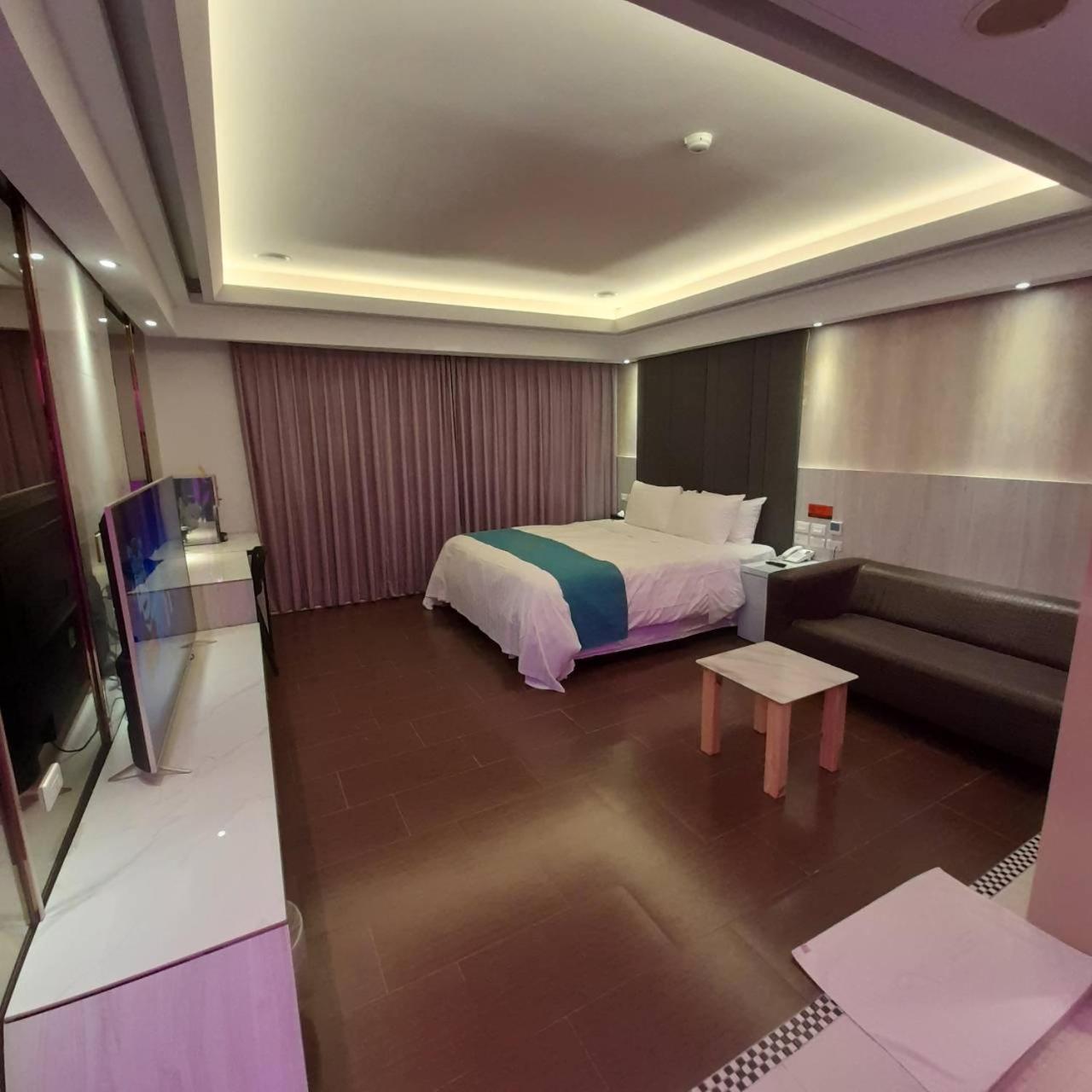 King Motel王者 桃園市旅館177號 Экстерьер фото